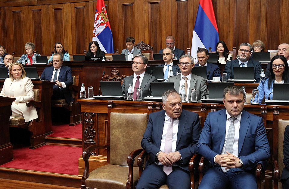 Nastavlja se zasedanje Skupštine - jedina tačka je glasanje o nepoverenju vladi Macuta