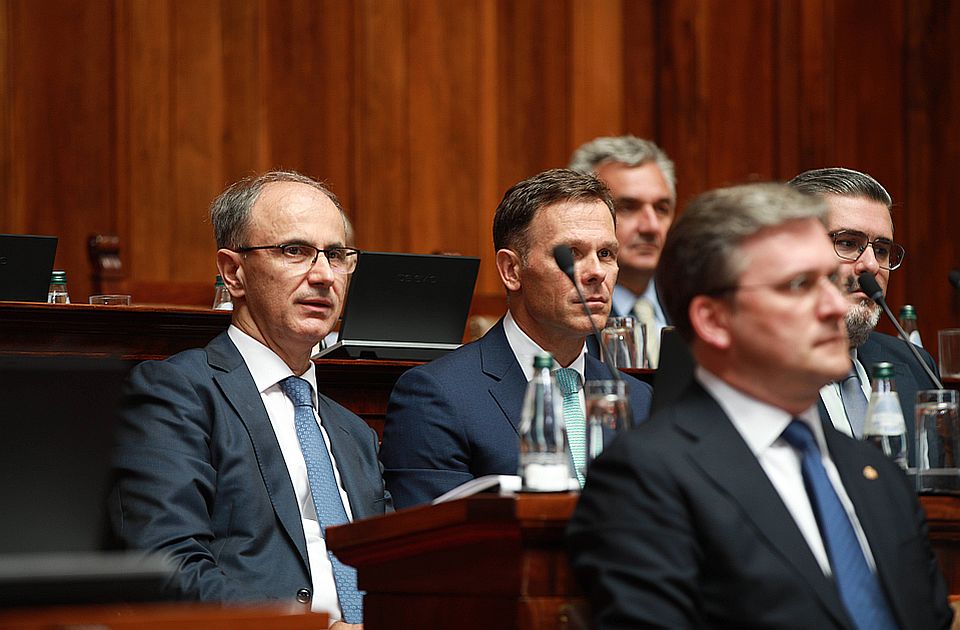Šta je premijer Macut odgovorio na pitanje da li je bio na ručku u restoranu na Senjaku?