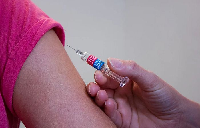 Astrazeneka neće testirati vakcinu na deci