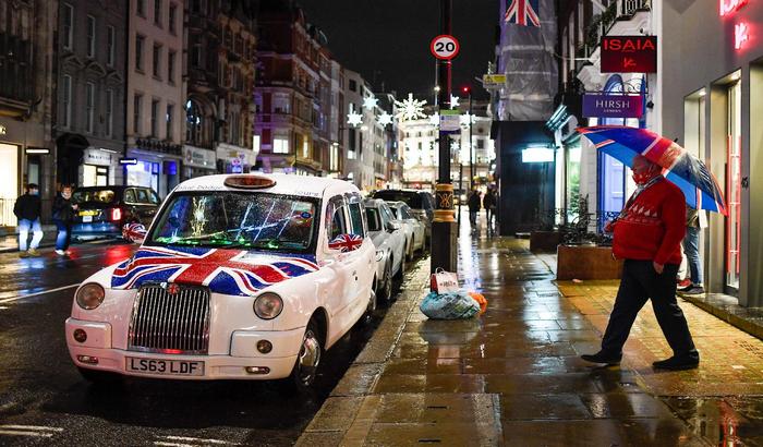 U Britaniji ponovo više od hiljadu preminulih u danu