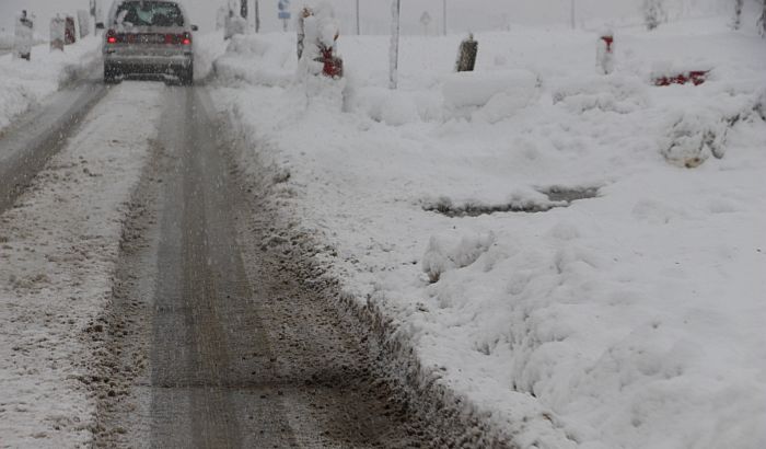 Problemi na putevima u Srbiji zbog snega