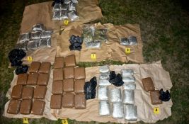 Uhapšene dve osobe u Beogradu: Policija im u stanu pronašla 50 kg marihuane i dva pištolja