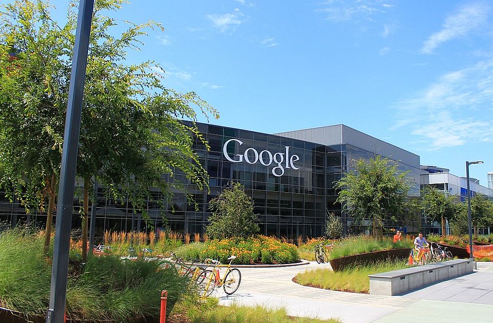 Gugl pristao da plati skoro 400 miliona dolara, kako bi izbegao tužbu 40 država SAD
