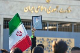 Iran upozorio SAD: Spremniji smo nego ikada, sa prstom na obaraču