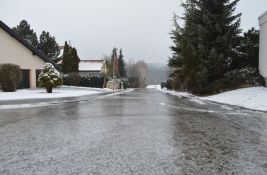 AMSS: Oprez zbog poledice ujutru i uveče, opasnost i od odrona