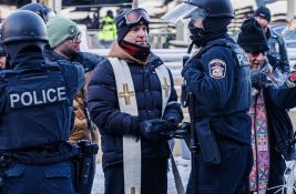 Policija u SAD uhapsila oko 100 sveštenika na protestu protiv sprovođenja imigracionih zakona