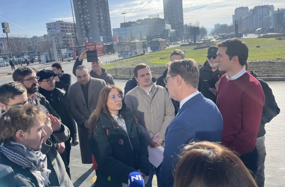 Brnabić: Prebilič sa onima koji su planirali vojni puč u Srbiji, jel im rekao da se nada da će uspeti?