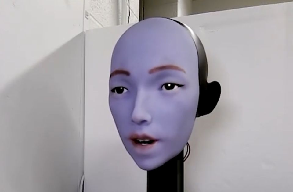 VIDEO: Robot naučio da govori i peva gledajući ljude na Youtube-u