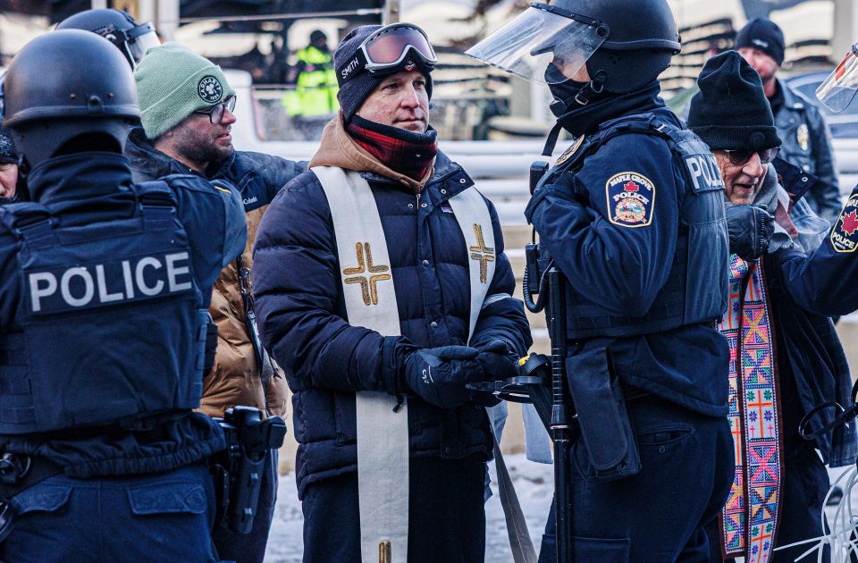 Policija u SAD uhapsila oko 100 sveštenika na protestu protiv sprovođenja imigracionih zakona