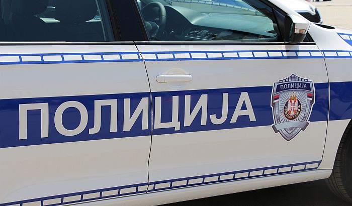 Policajci kaznili pešaka zbog nepravilnog kretanja