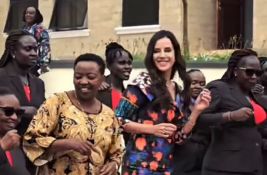 VIDEO: Tamara Vučić plesala sa Kenijcima uz pesmu 