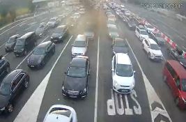 Putnička vozila na Batrovcima čekaju dva sata da izađu iz zemlje