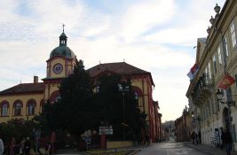 Skup podrške novinarki koja dobija pretnje i sugrađaninu u pritvoru u petak u Sremskim Karlovcima