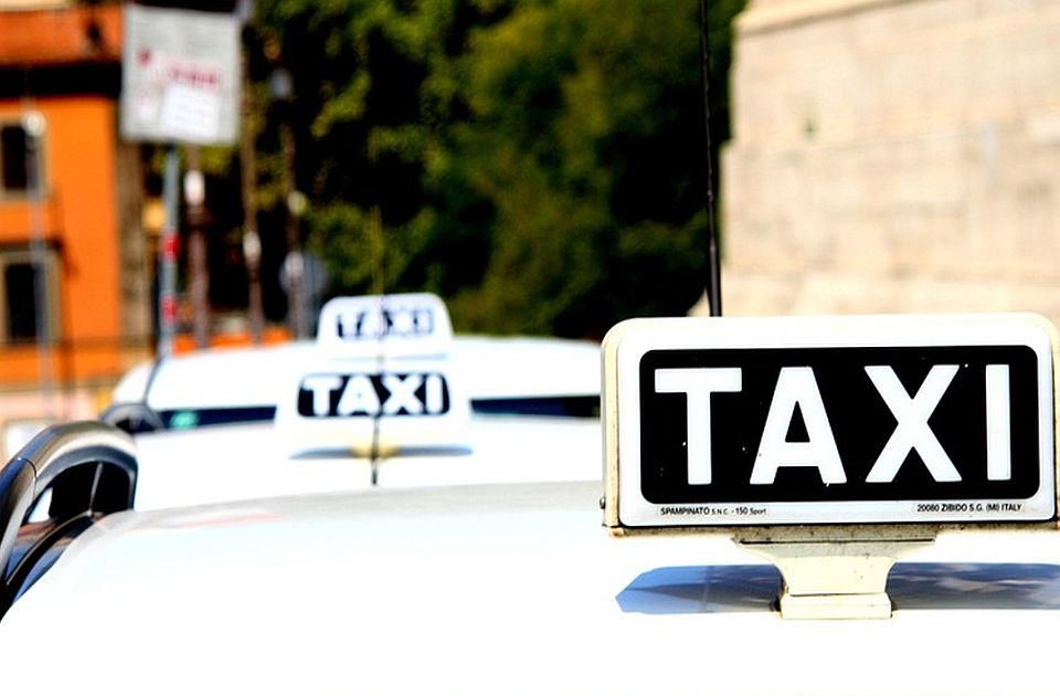 Sva taksi vozila u Beogradu od 8. maja moraju da budu bela