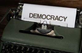 Istraživanje: Skoro polovina svetskih demokratija propada