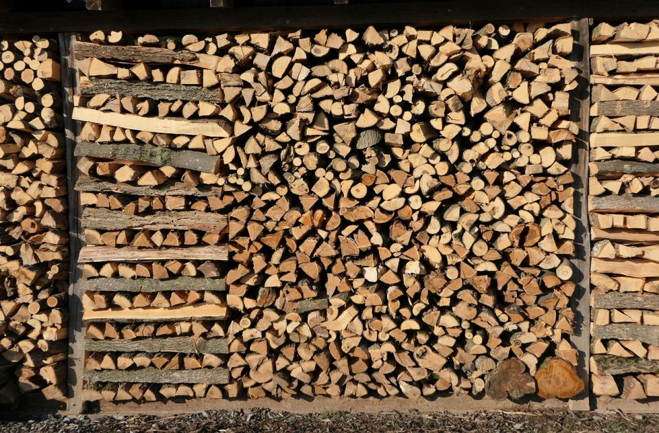 Nikad slabija prodaja ogreva: Pelet i drva jeftiniji, cena uglja na istom nivou