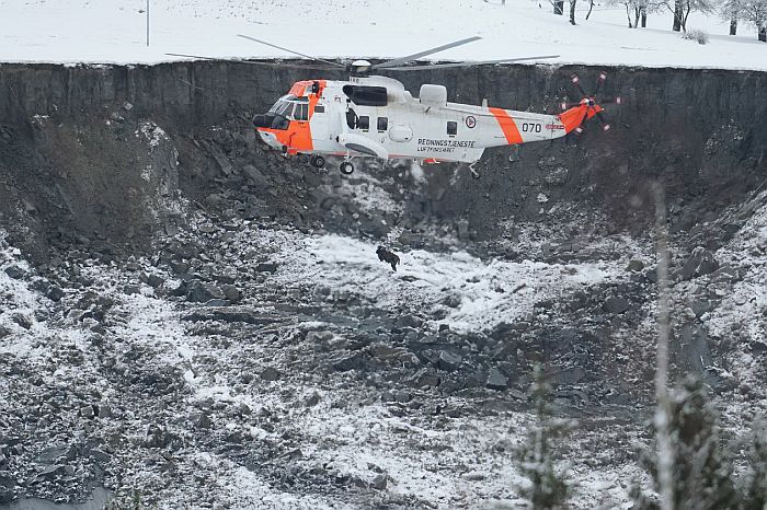 FOTO: Klizište odnelo deo norveškog grada, traga se za nestalima
