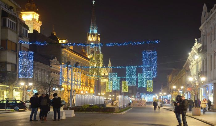 Novosađani dočekali 2021. godinu sa porodicom u stanovima i na kućnim okupljanjima