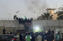 FOTO, VIDEO: Demonstranti u Bagdadu zapalili švedsku ambasadu