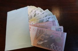 Kancelarija Vlade Srbije: Počela isplata novca građanima koji su napustili prištinske institucije