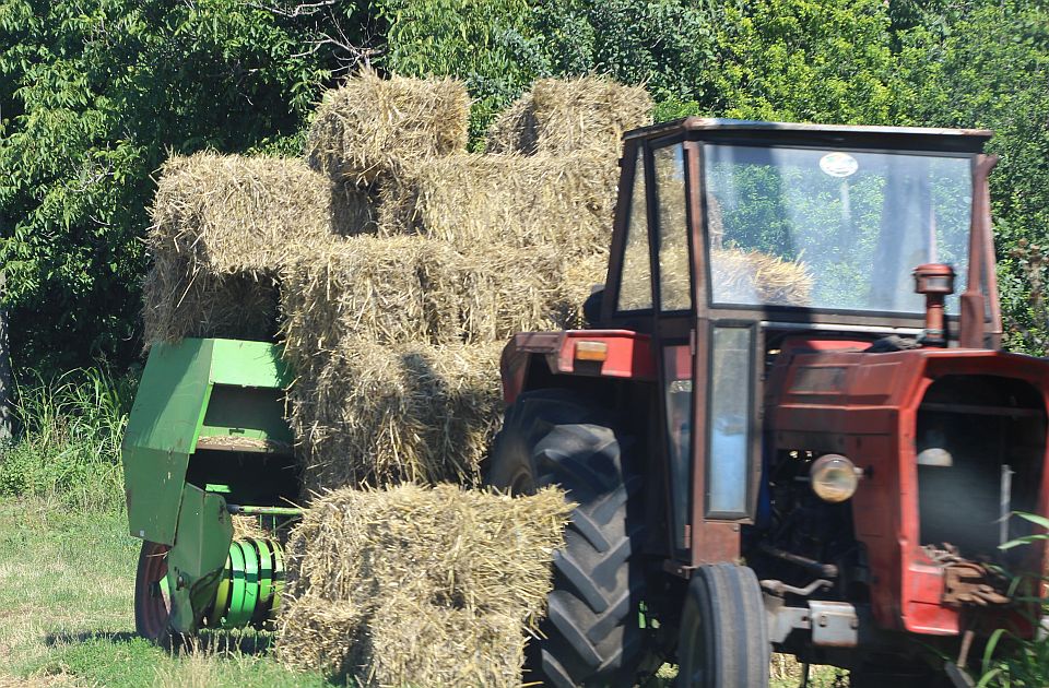 Vozio traktor u Futogu potpuno pijan: Imao 3,43 promila alkohola u krvi