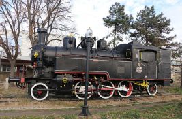 FOTO: Priča o lokomotivi koju svi znate - decenijama dočekuje putnike u Novom Sadu