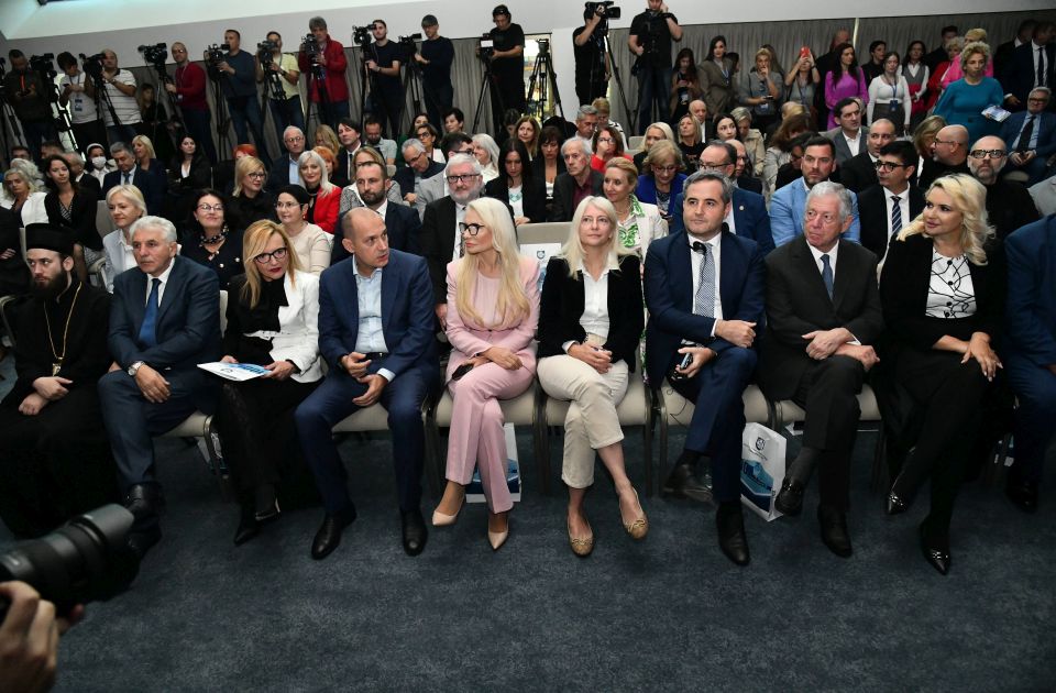 Batut Vučiću i Lončaru dodelio priznanja "zbog unapređenja javnog zdravlja"