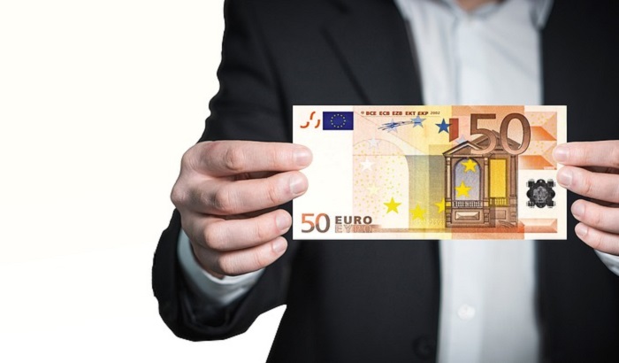 Skok evropskih berzi, ali evro u padu