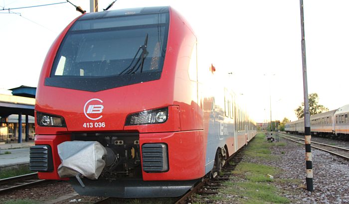 VIDEO: Muškarac se bacio pod voz na pruzi Beograd-Novi Sad