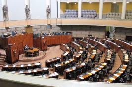 Francuska ukinula doživotne beneficije za bivše premijere i ministre