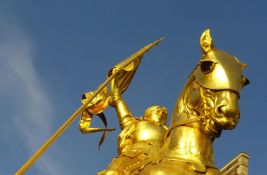Muškarac ukrao mač sa statue Jovanke Orleanke u Parizu