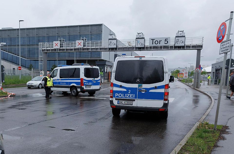 VIDEO: Jedna osoba ubijena, a jedna ranjena u pucnjavi u fabrici Mercedesa u Nemačkoj