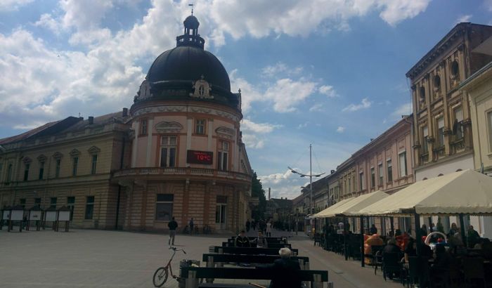 Sremska Mitrovica: Postavljene posude sa vrećicama za izmet ljubimaca