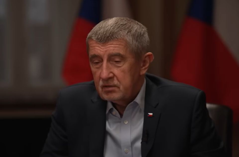 Češki premijer brao cveće na zaštićenom području, pa se izvinio i rekao da će platiti kaznu