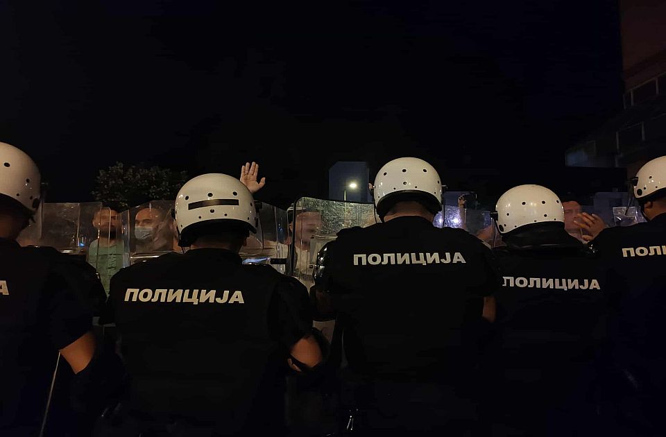 Čitanje imena policajaca u Valjevu: Targetiranje ili vapaj građana za pravdom?