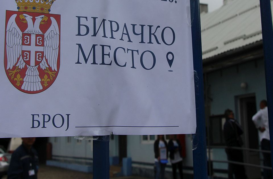 RIK nabavlja nove paravane za glasanje: Zaštita tajnosti ili posao vredan milione?
