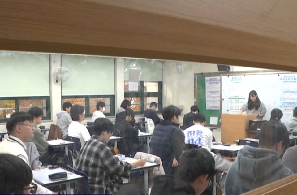 VIDEO: Prijemni ispiti na fakultete u Južnoj Koreji su veoma ozbiljna stvar - avionima zabranjeno da lete