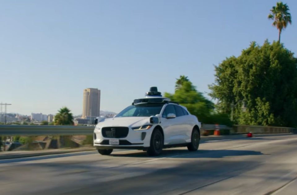 VIDEO: Robotaksiji i na auto-putevima u SAD 