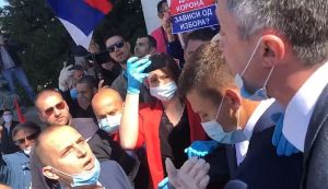 VIDEO: Privedeno 15 osoba zbog incidenta ispred Skupštine u kojem su učestvovali Obradović, ministri i poslanici