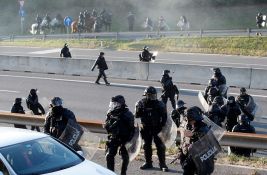 FOTO: Policija u Ljubljani upotrebila suzavac i vodene topove na protestu protiv kovid mera