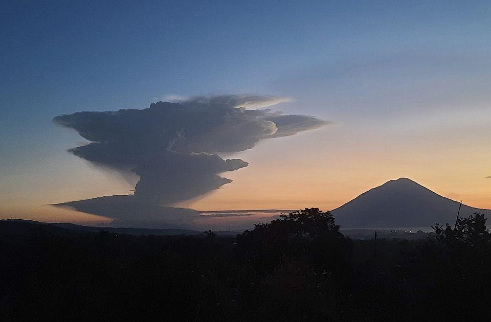 Pronađeno telo brazilske državljanke koja je pala sa litice vulkana u Indoneziji Pronađeno telo brazilske državljanke koja je pala sa litice vulkana u Indoneziji