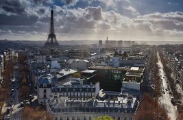 Najmanje šestoro ranjeno u napadu nožem u Parizu
