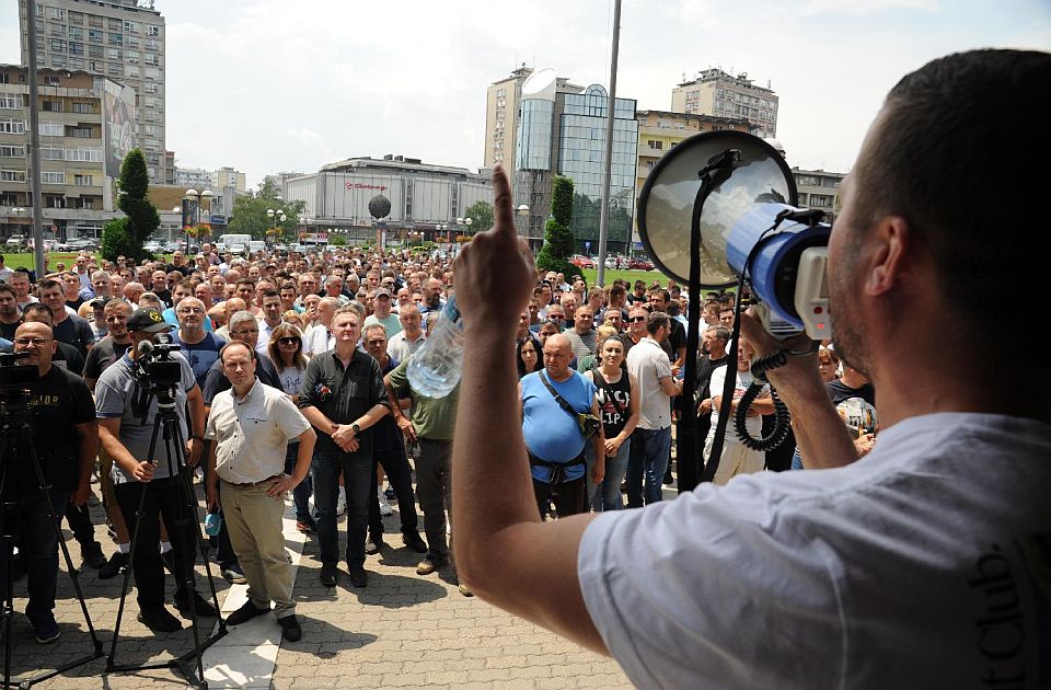 Fijatovi radnici izgubili strpljenje: Sutra organizuju blokade Beograda