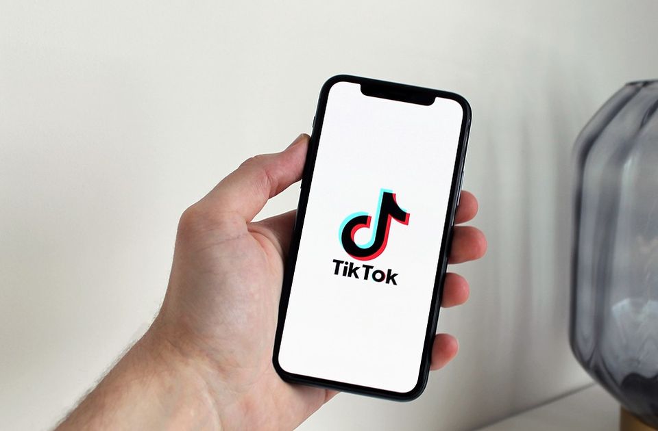  Više od trećine mladih u Srbiji na Tiktok-u