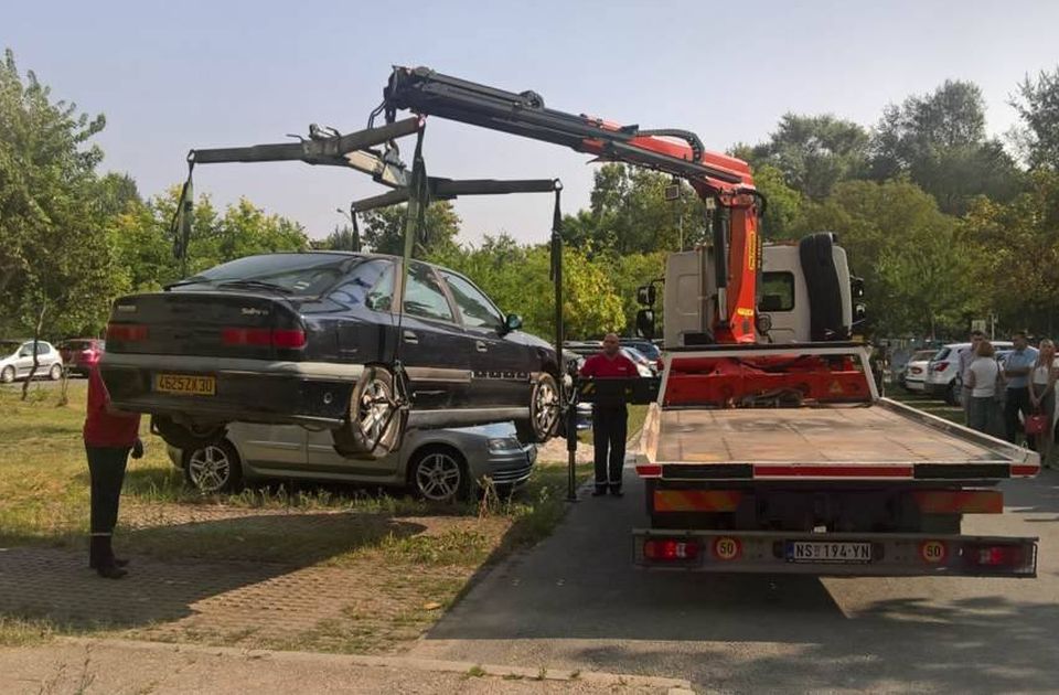 "Parking servis" prodaje 51 havarisano vozilo, nemoguće ih je registrovati