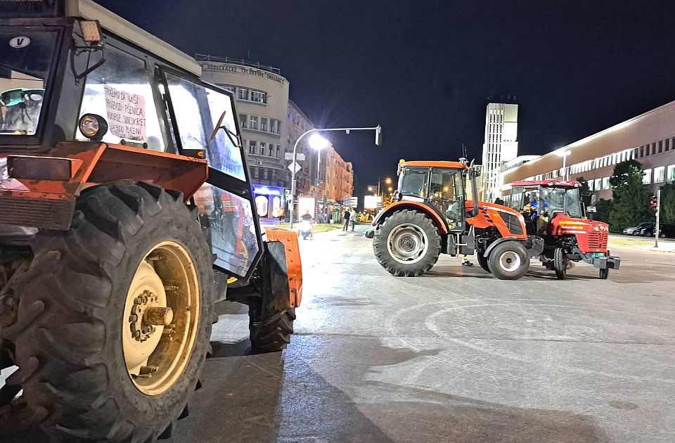 FOTO, VIDEO: Šesti dan protesta poljoprivrednika u Novom Sadu, uveče blokirana i Jevrejska