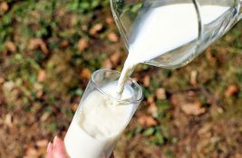 Proizvođači mleka najavili nove proteste ako im zahtevi ne budu ispunjeni za sedam dana 