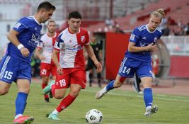 VIDEO: Fudbaler Vojvodine polomio ruku, u igri bio samo tri minuta