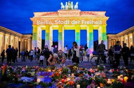 Brandenburška kapija osvetljena u duginim bojama nakon terorističkog napada