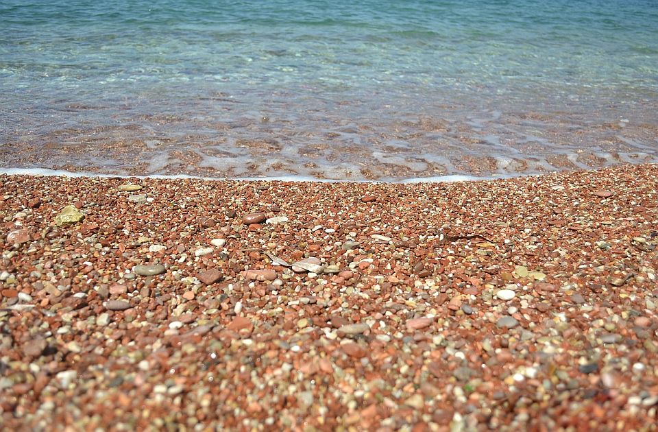 Državljanin Srbije se utopio na plaži Mogren 